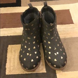 Carter’s size 9 toddler boots, excellent condition